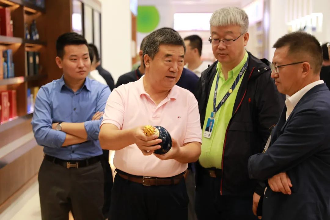 汾酒访问团一行到访jinnianhui今年会，探索清香型白酒发展新风向