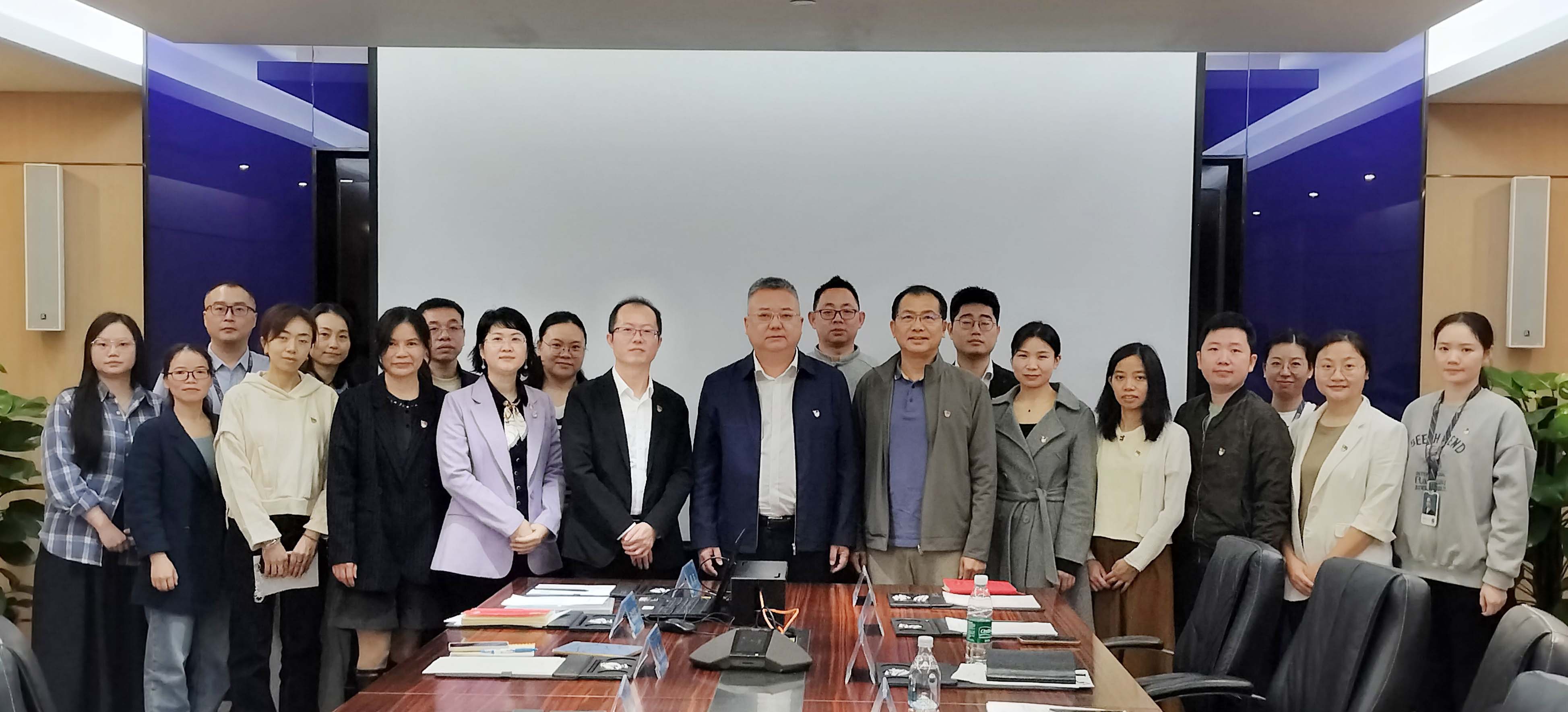 李程任深圳市jinnianhui今年会供应链股份有限公司党委书记，钟志华任党委副书记、纪委书记